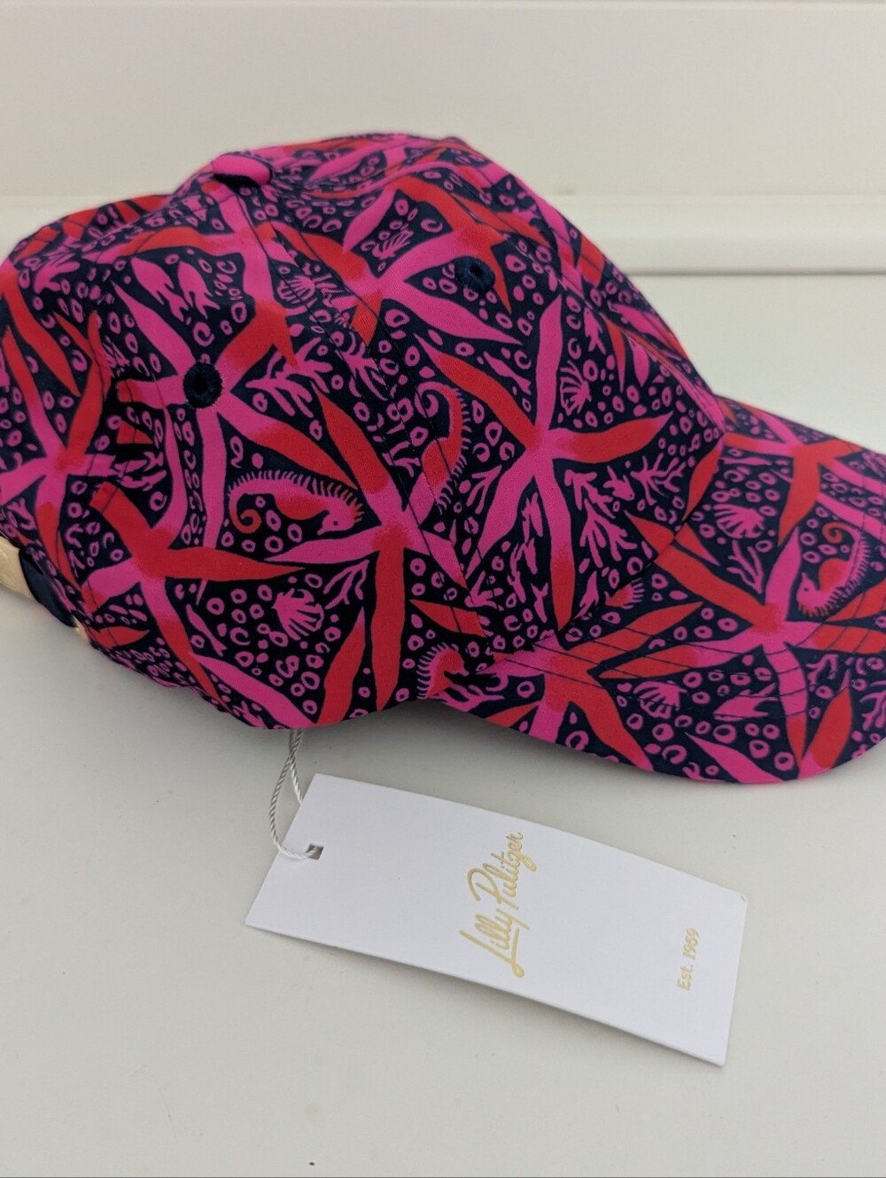 NWT! Lilly Pulitzer Run Around Hat In Passion Fruit Pink Star Searching